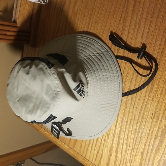 ADIDAS BUCKET HAT - Picture 5 of 9